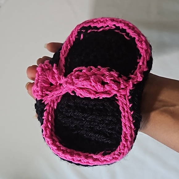 Hand Crafted Hand Knit Crochet Hand bag black & Barbie Pink Bow silhouette 6"x4" - Picture 6 of 17